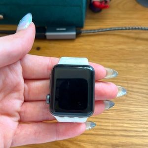 Apple Watch Series 3 38 mm (with GPS/Cellular access) + 4 watch bands